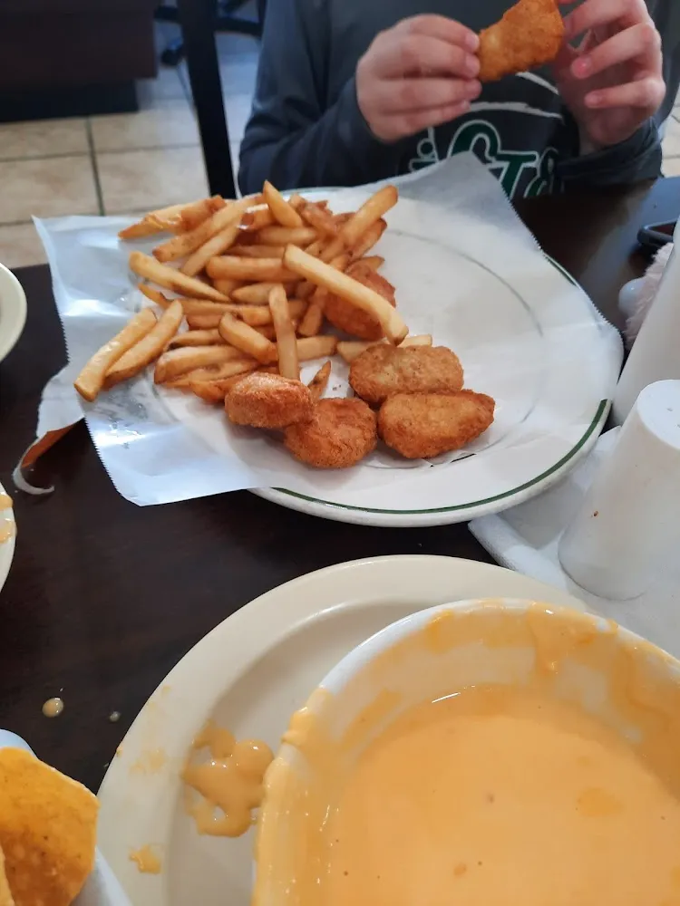 Kids Meal Chicken Nuggets & Fries